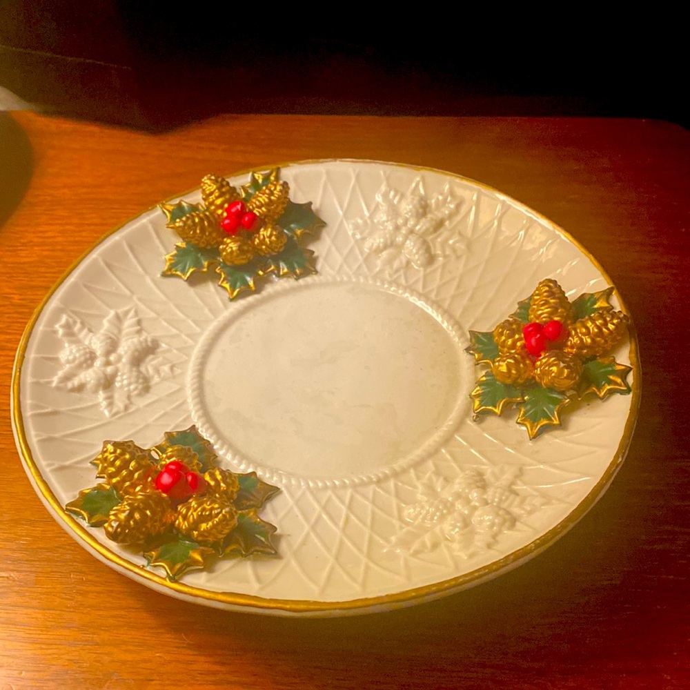 Set of two dishes